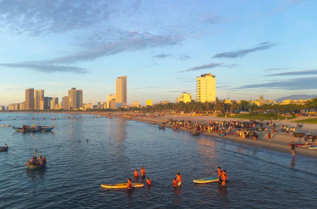 Chèo SUP trên biển Đà Nẵng vào mùa khô