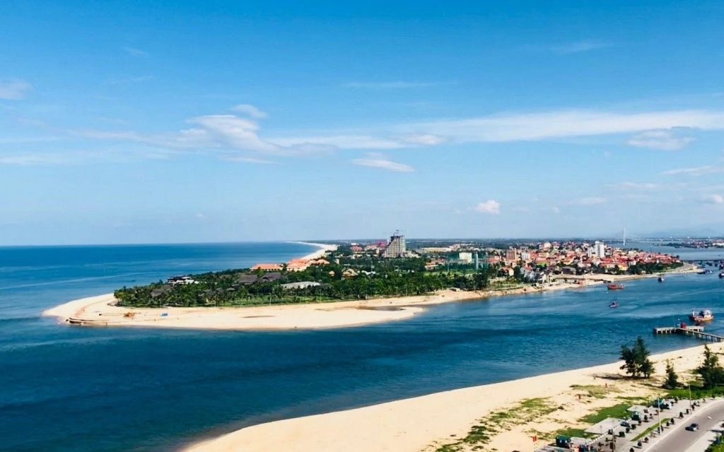 Biển Nhật Lệ mùa hè