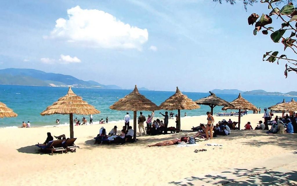 Trải nghiệm tắm biển Nhật Lệ