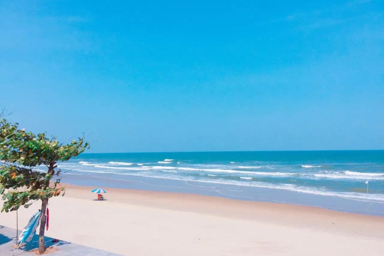 Bãi Chí Linh Vũng Tàu cát vàng biển xanh