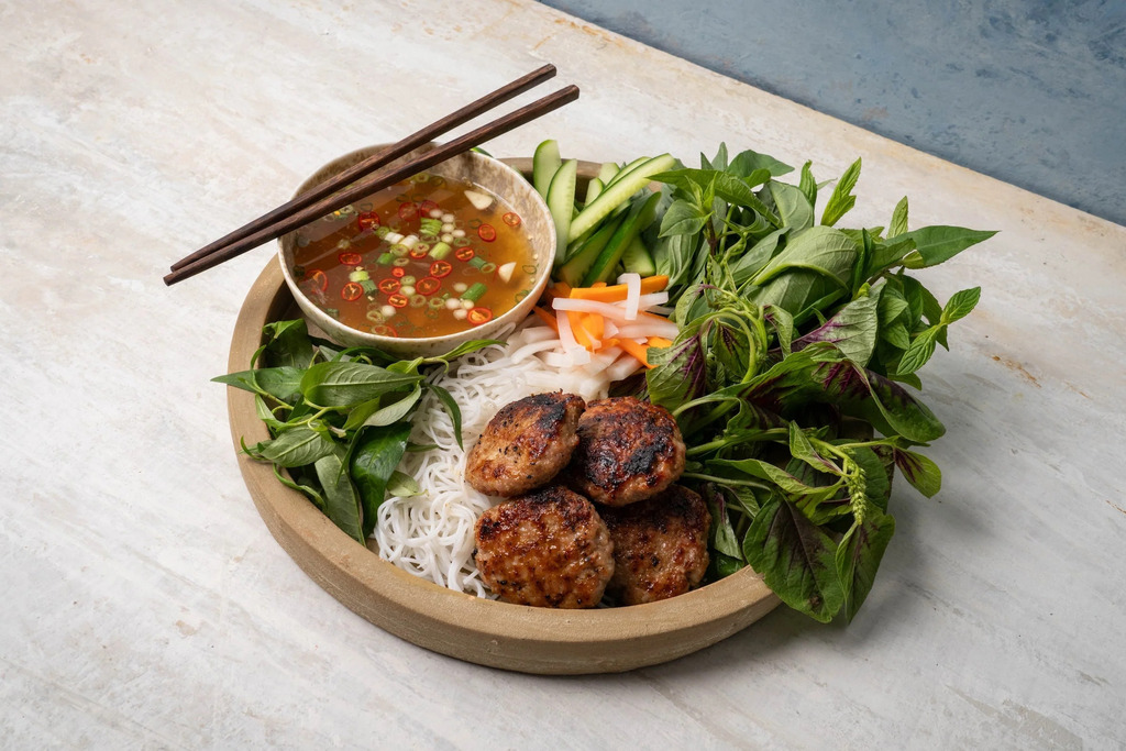 Bún chả Hồ Gươm có hương vị đúng chuẩn