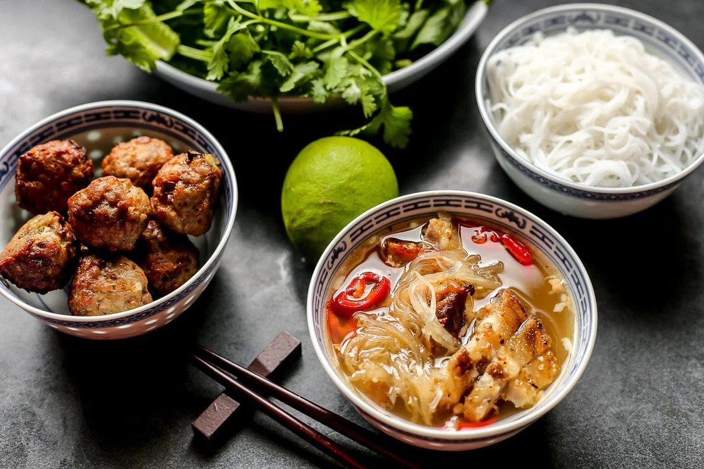 Bún chả Bà Bính hấp dẫn bởi hương vị gia truyền