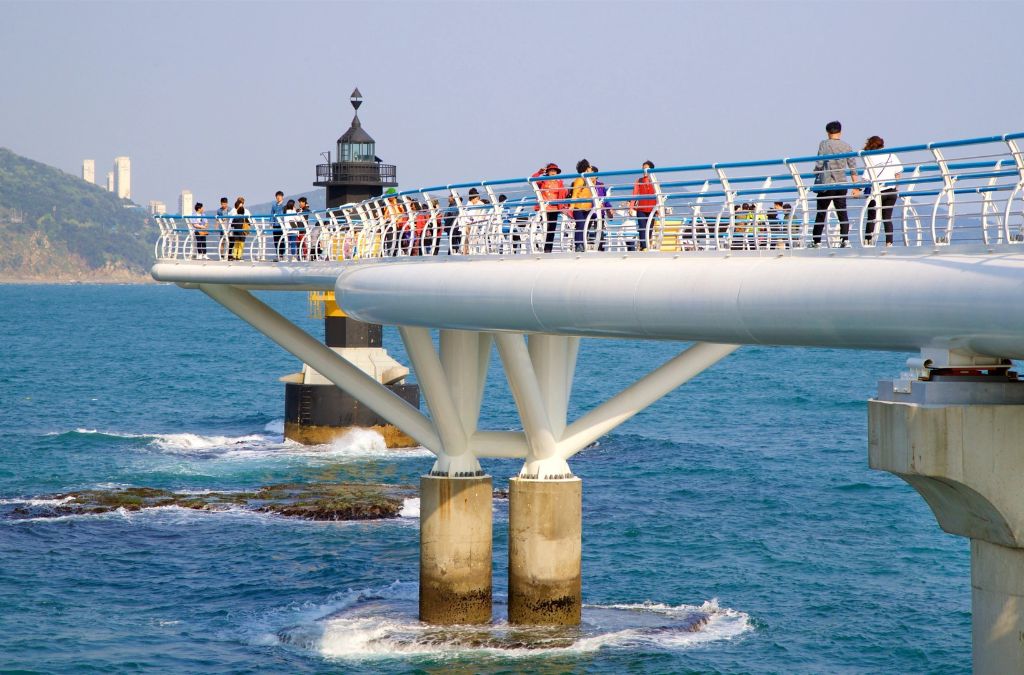 Cầu đi bộ Songdo Cloud Trails trên biển