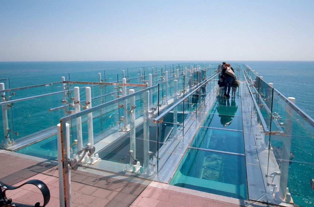 Cầu kính Oryukdo Skywalk hướng ra biển