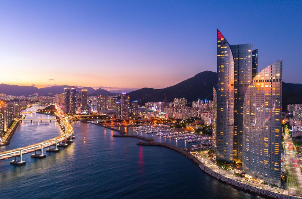 Khu đô thị ven biển Busan lúc hoàng hôn