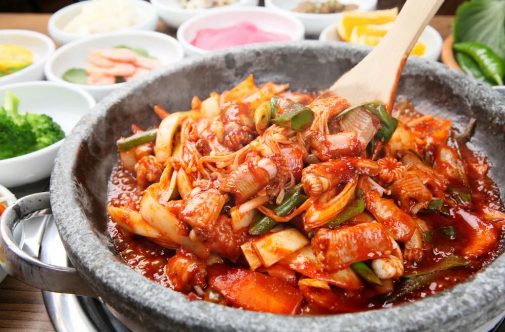 Cá chình biển Gijang Gomjangeo xào cay