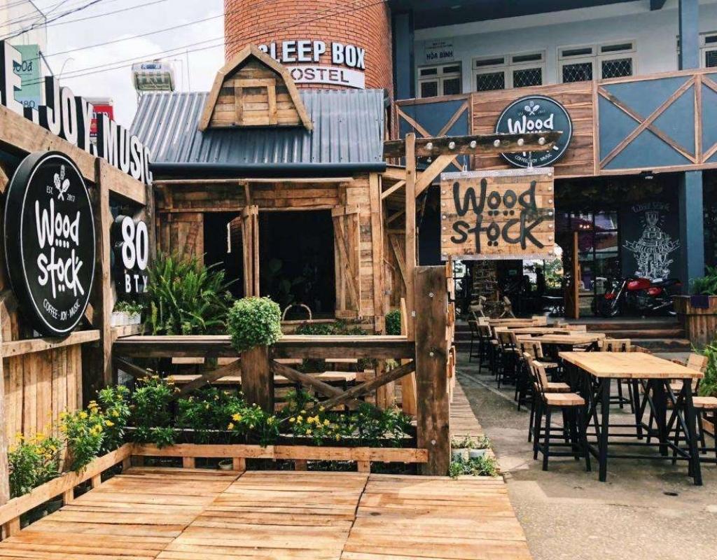 Không gian gỗ mộc của Woodstock Đà Lạt