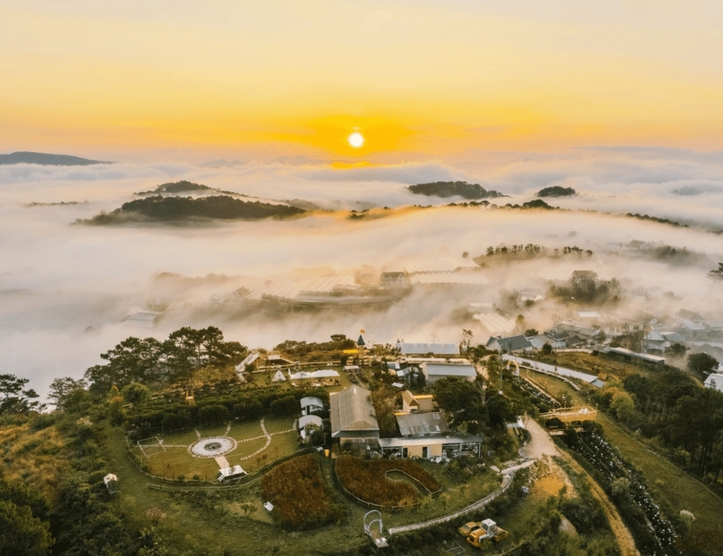 Đồi Mây Đà Lạt nhìn xuống thung lũng