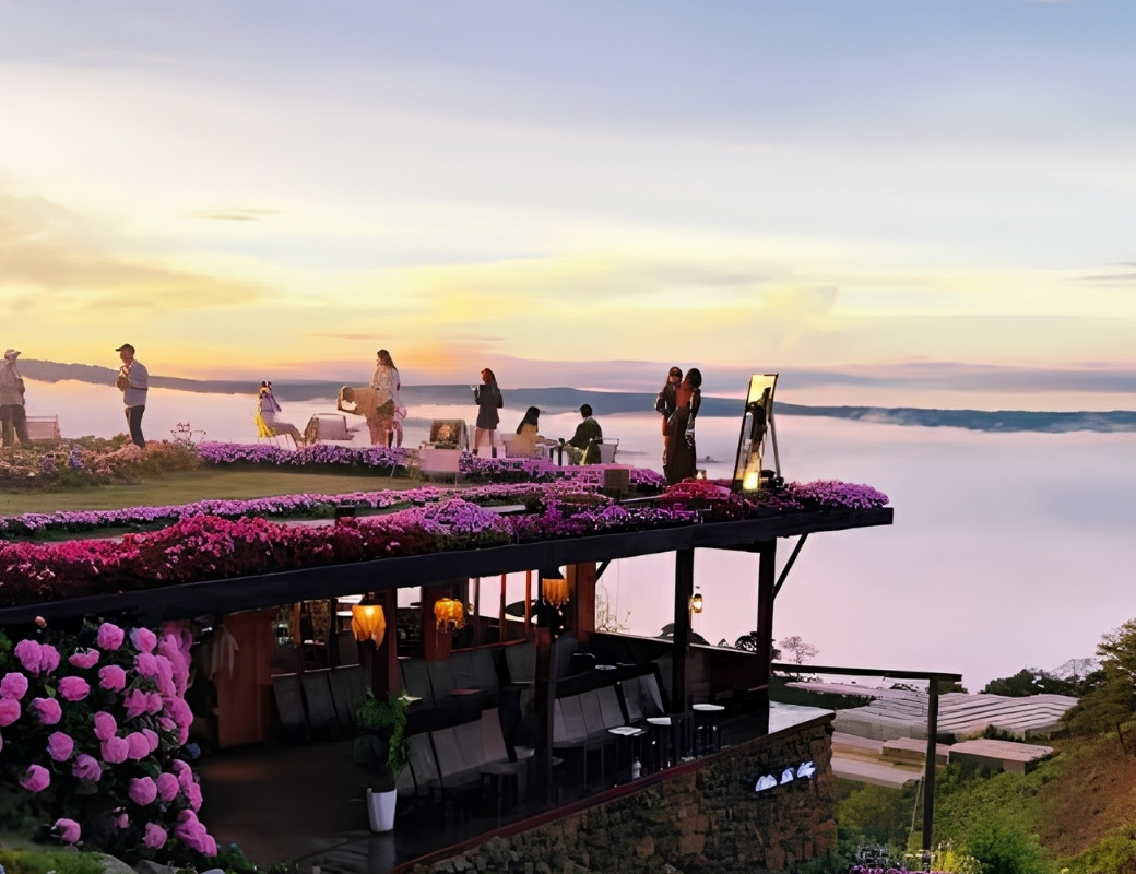 Quán cafe ngắm sương mây sáng sớm