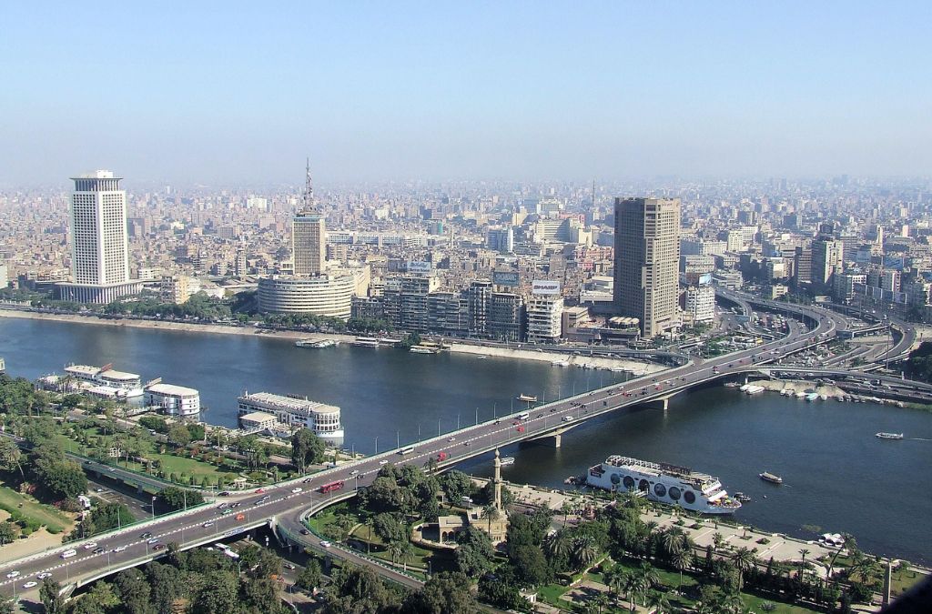 Toàn cảnh thành phố Cairo và cầu bắc qua sông Nile tại Ai Cập.