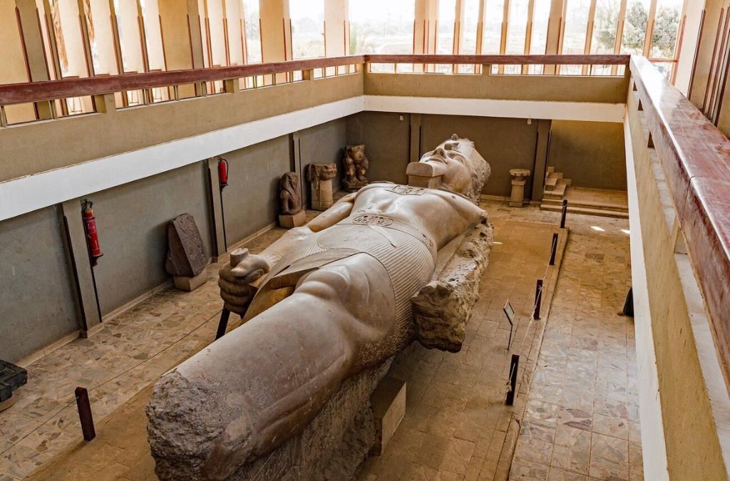 Tượng đá khổng lồ của Pharaoh Ramesses II 