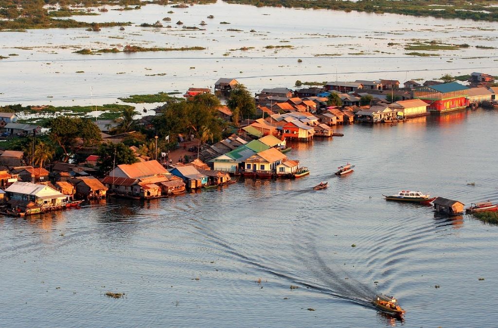 Làng nổi với những ngôi nhà trên Biển Hồ Tonle Sap
