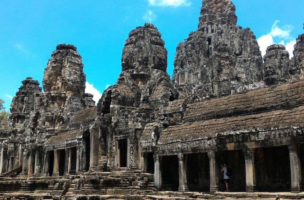 Các tháp đá chạm khắc gương mặt tại đền Bayon