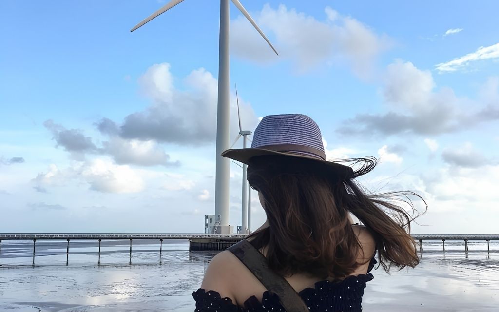 Check-in gần turbine điện gió