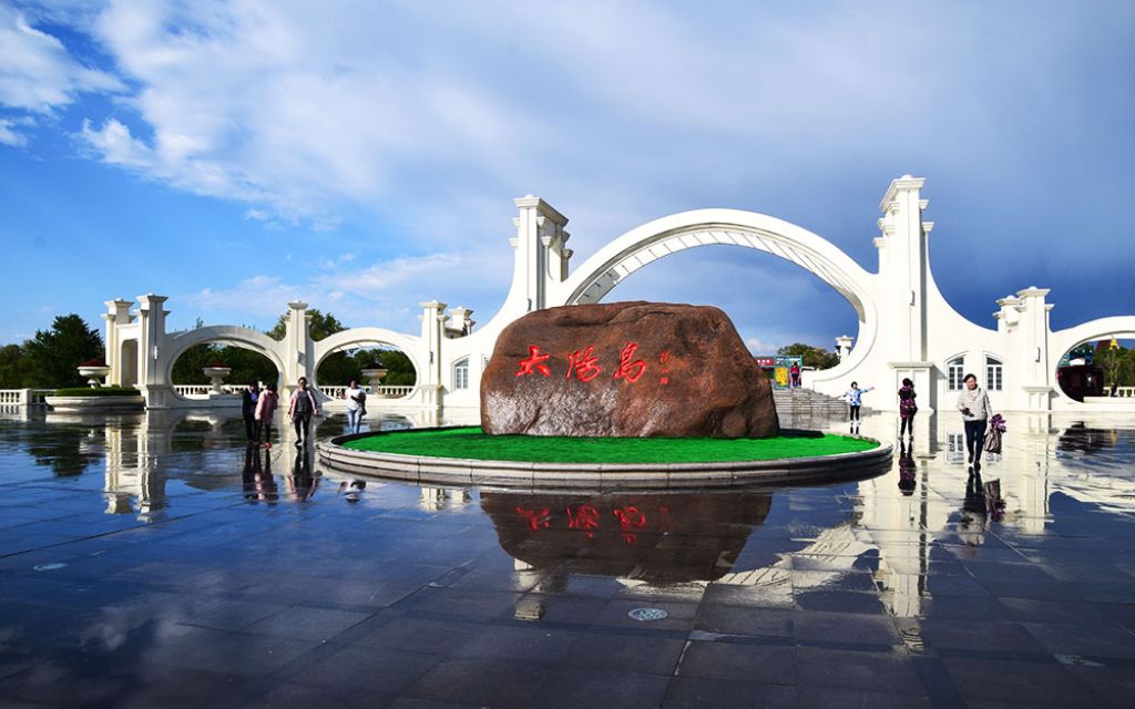 Đảo Mặt Trời nằm ở khu Tùng Bắc