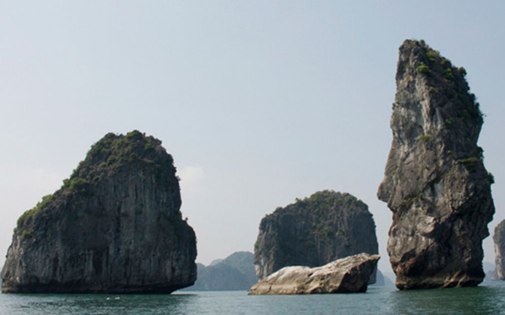 Hòn Ba Trái Đào