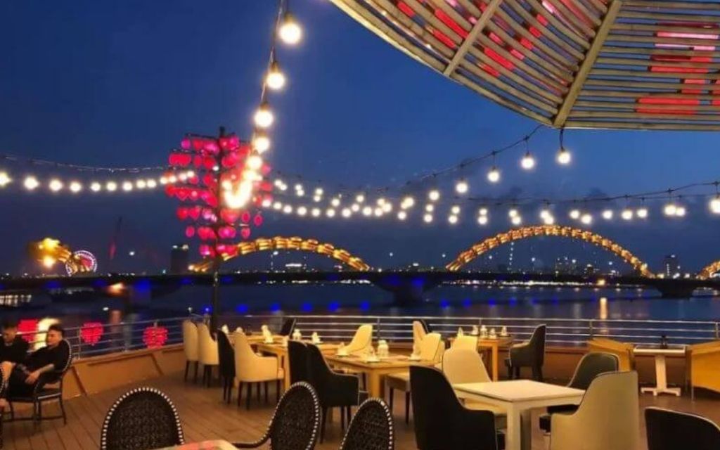 Cafe rooftop view Cầu Rồng Đà Nẵng 