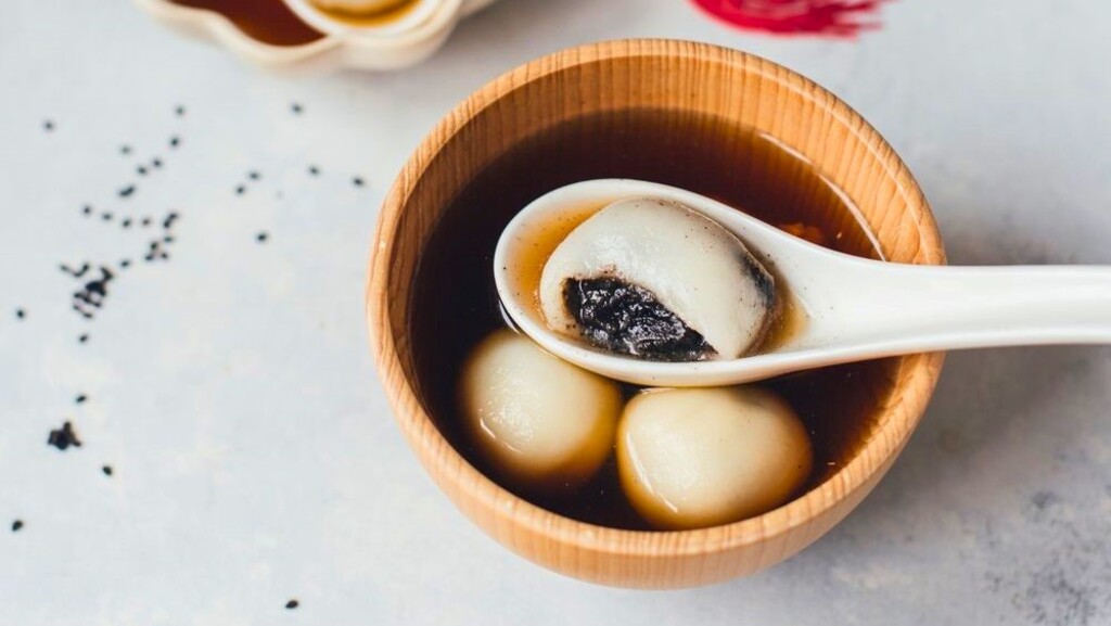 Chè trôi nước mè đen