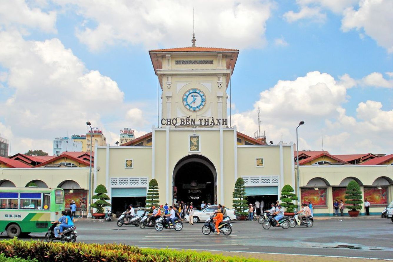 Vị trí Chợ Bến Thành trung tâm Sài Gòn dễ đi lại