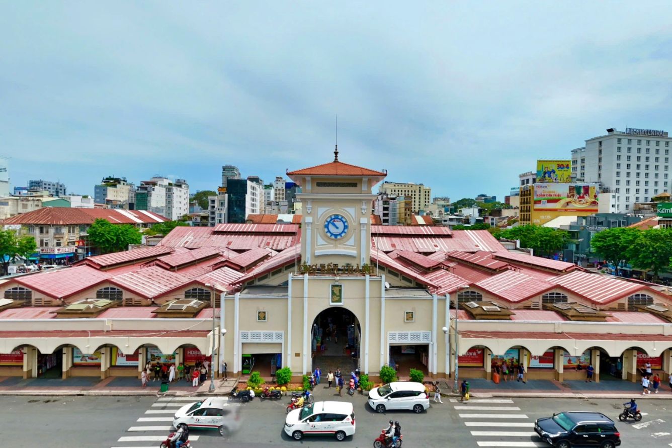 Thời gian lý tưởng đi Chợ Bến Thành Gửi xe ở đâu khi đi Chợ Bến Thành?