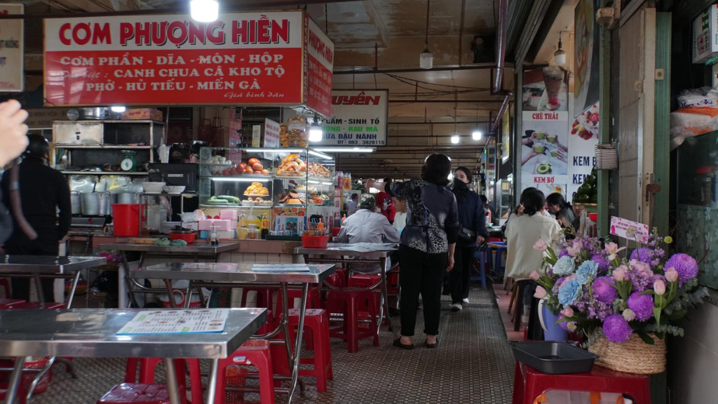 Khu ẩm thực tại tầng 2 chợ Đà Lạt
