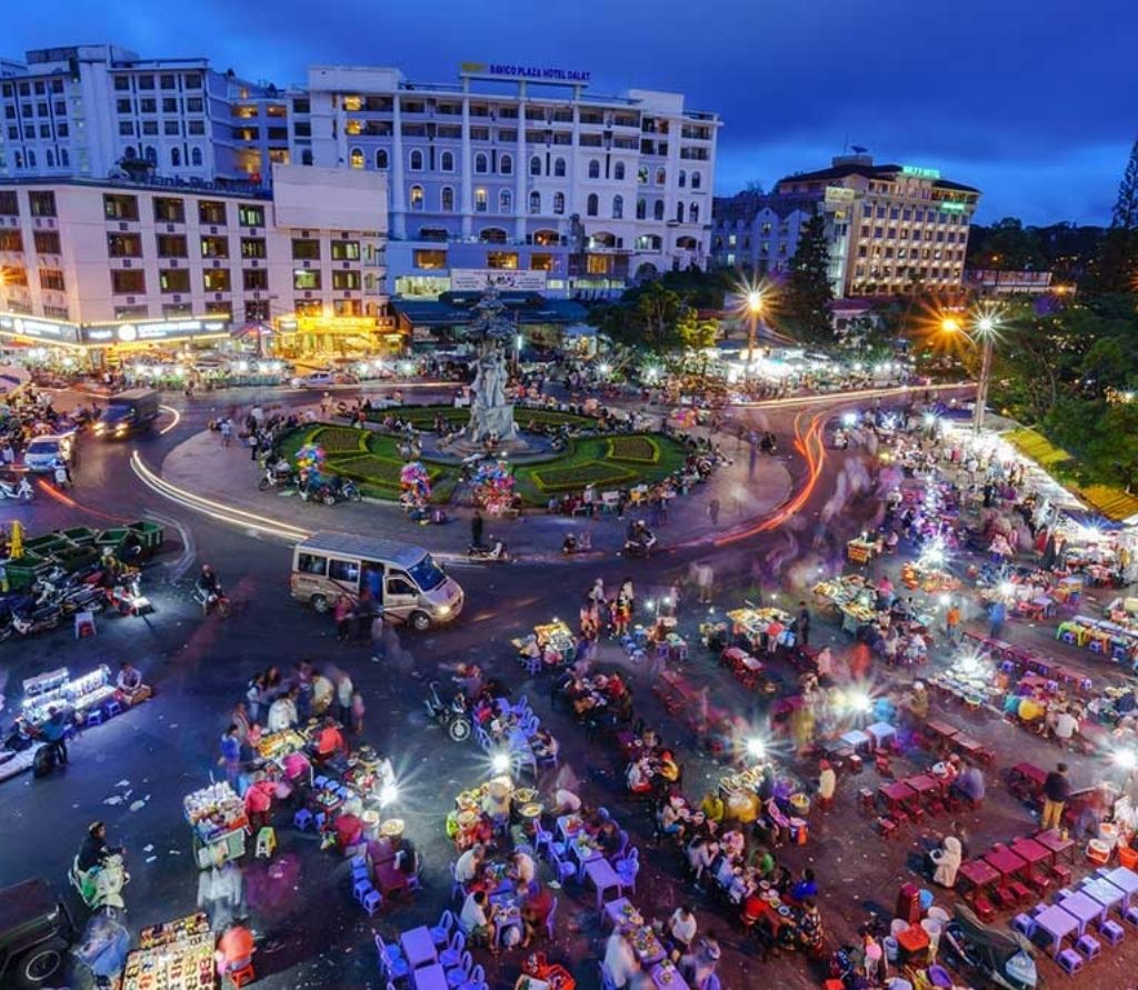 Lối vào chợ đêm Đà Lạt