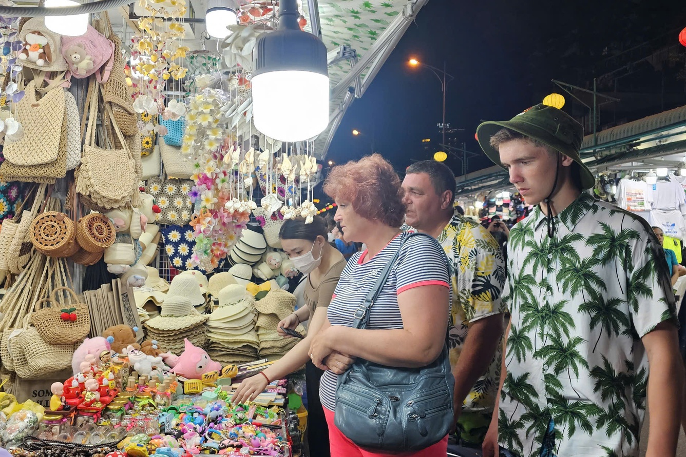 Đồ lưu niệm ở chợ đêm Phú Quốc