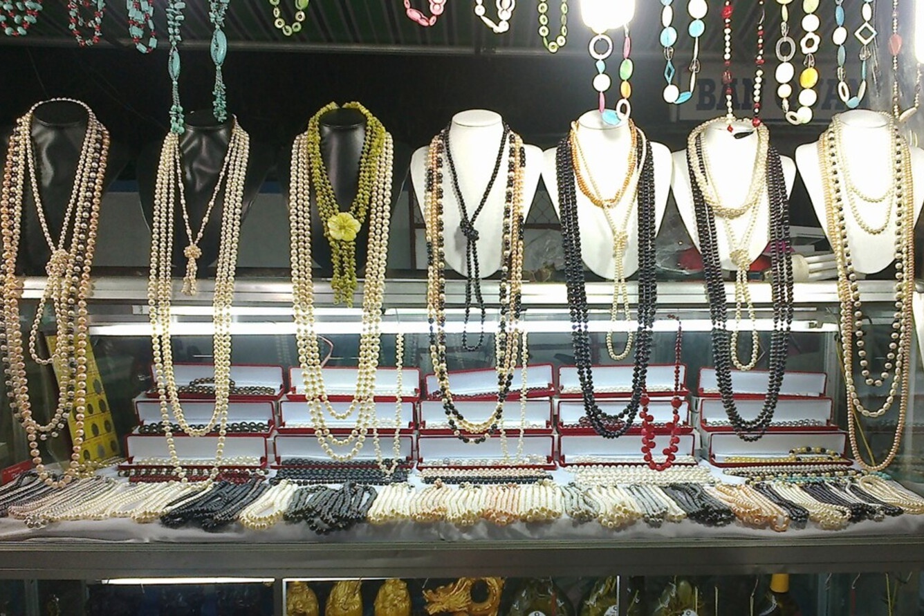 Trang sức ngọc trai ở chợ đêm Phú Quốc