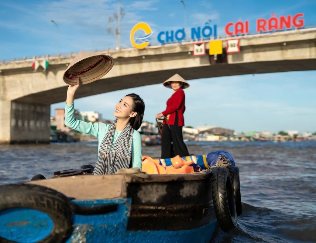Chợ nổi Cái Răng trên sông Cần Thơ