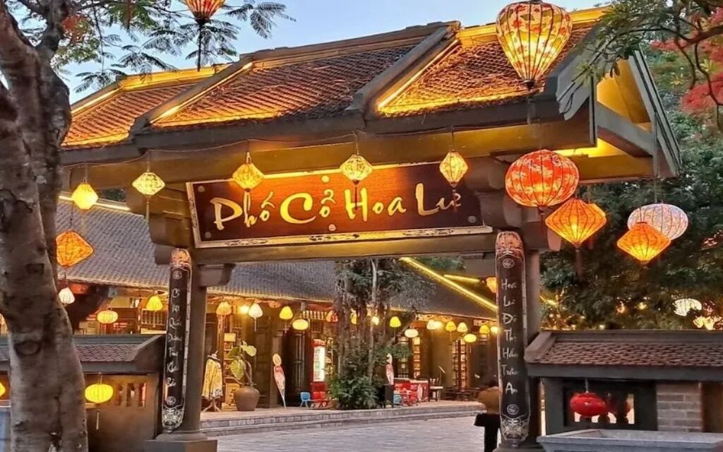 Phố cổ Hoa Lư về đêm tại Ninh Bình