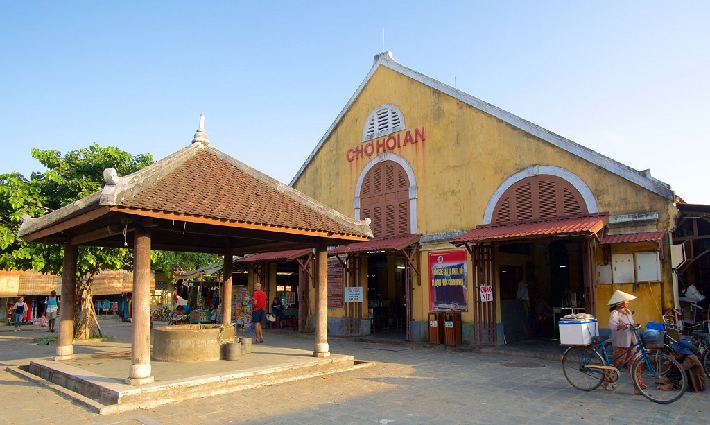 Chợ Hội An thu hút du khách đến mua sắm, trải nghiệm