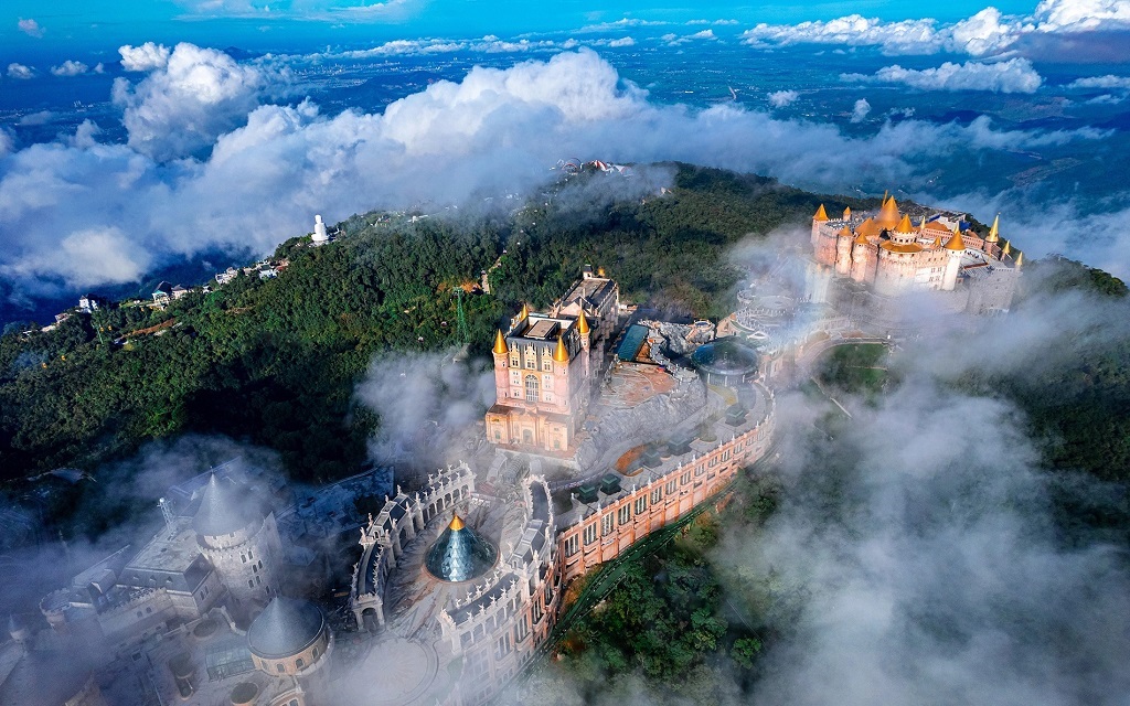 Mây trắng bồng bềnh ở Bà Nà Hills