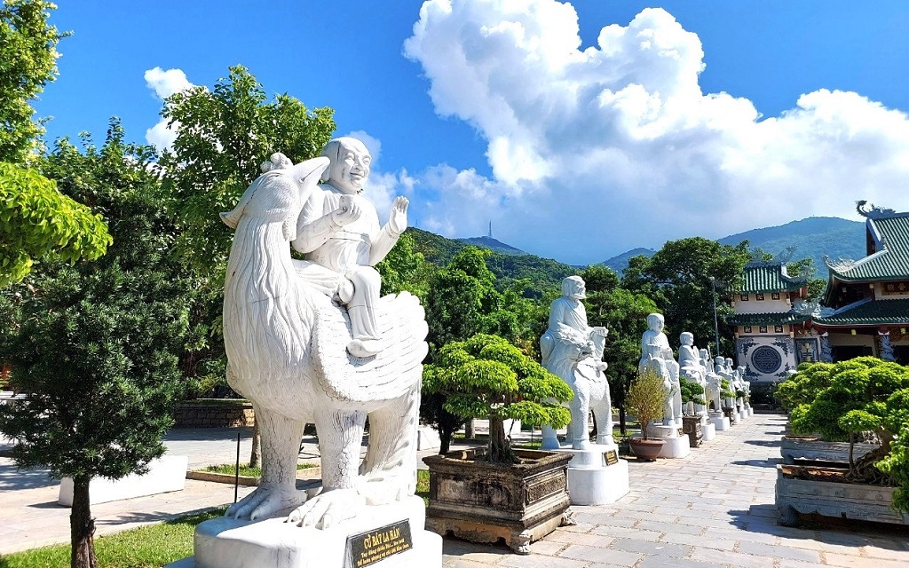 Tượng La Hán ở Chùa Linh Ứng