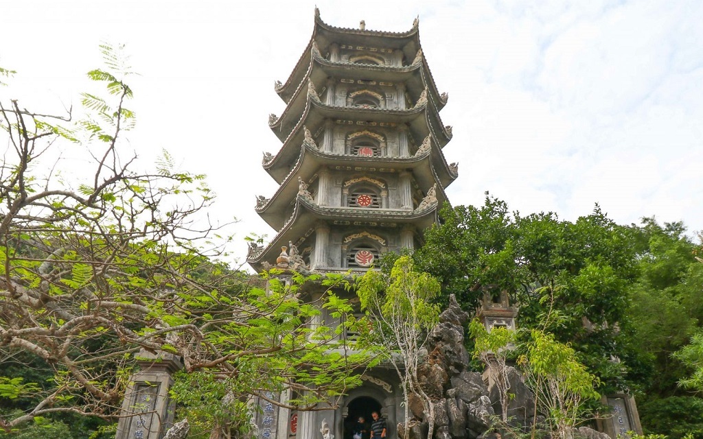 Tháp Xá Lợi ở Chùa Linh Ứng Non Nước