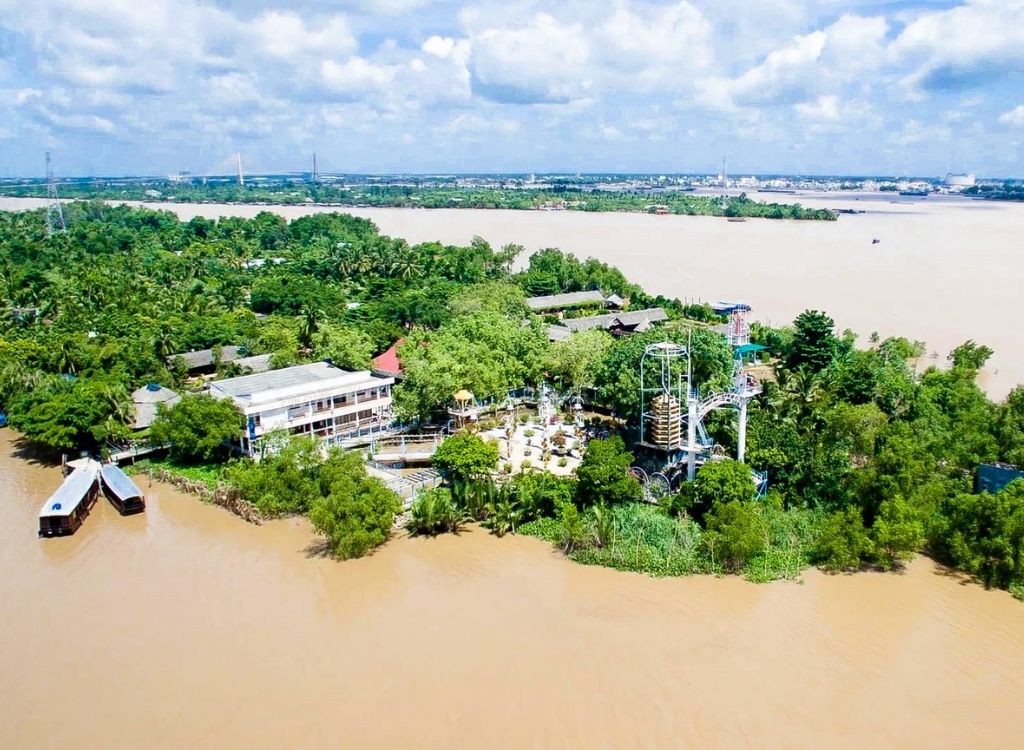 Toàn cảnh Cồn Phụng xanh mát
