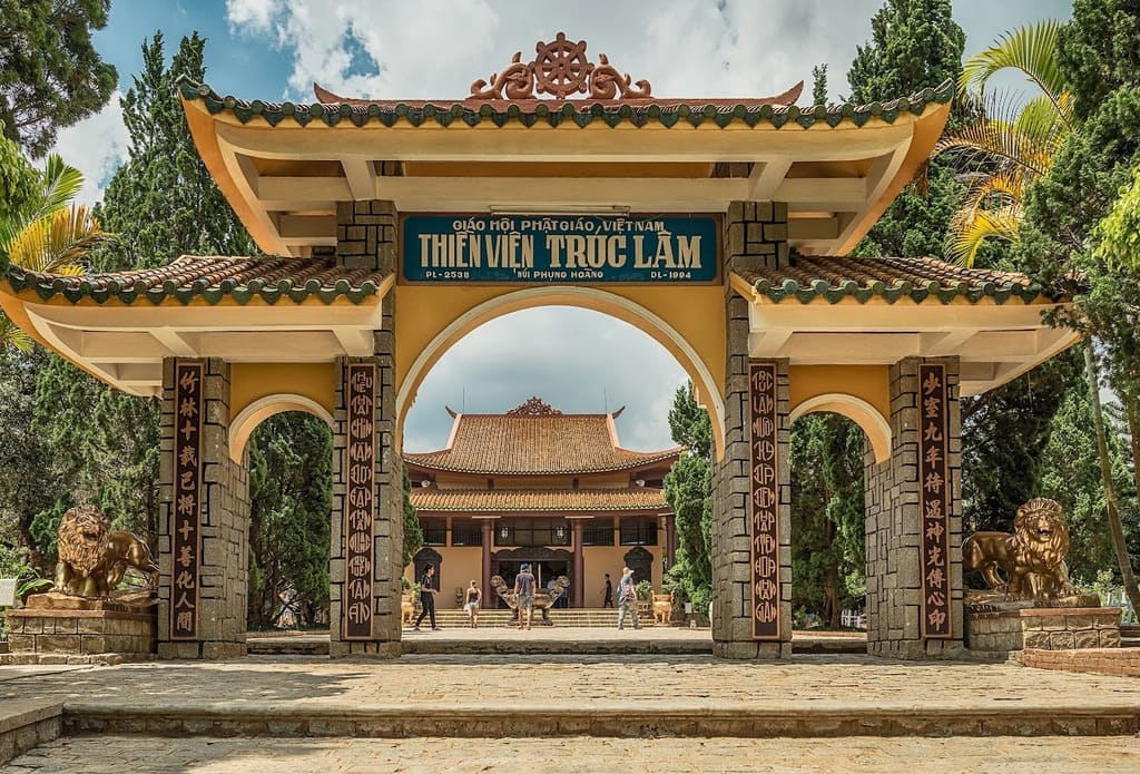 Thiền viện Trúc Lâm trên núi Phượng Hoàng