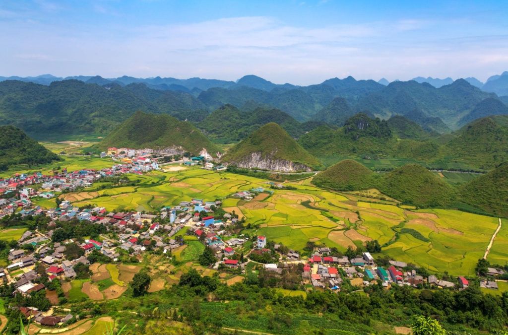 ngắm tam sơn từ cổng trời quan bạ