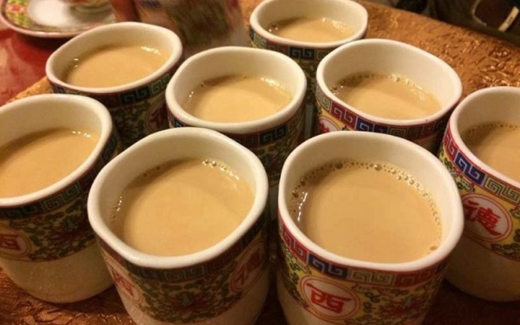 Tách trà bơ truyền thống của người Tây Tạng
