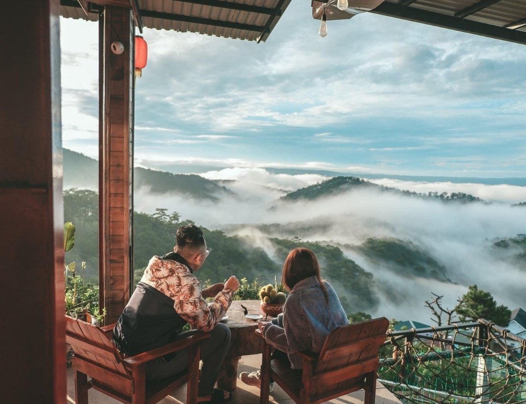 Quán cà phê trên đồi ngắm biển mây Đà Lạt