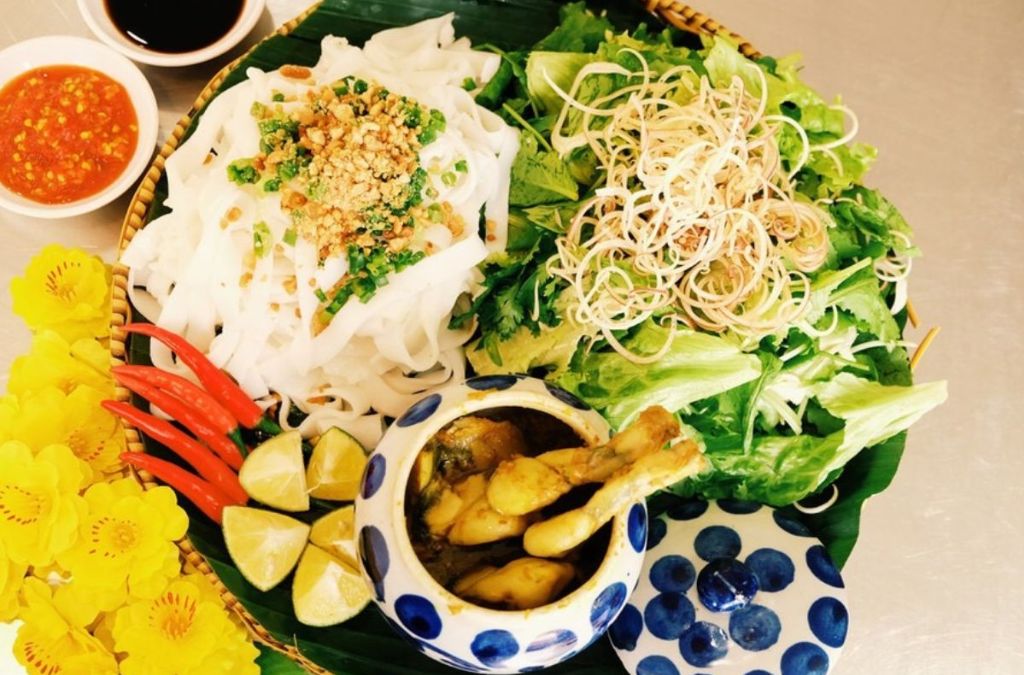 Tô mì Quảng ếch đặc sản Đà Lạt 