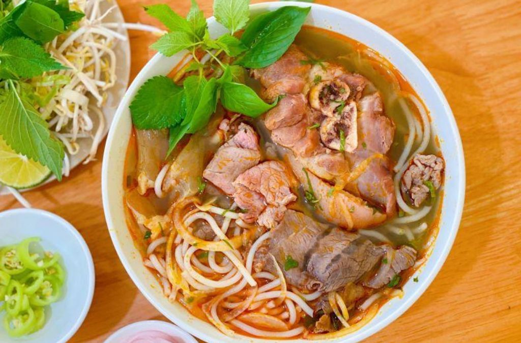 Tô bún bò Huế phiên bản Đà Lạt