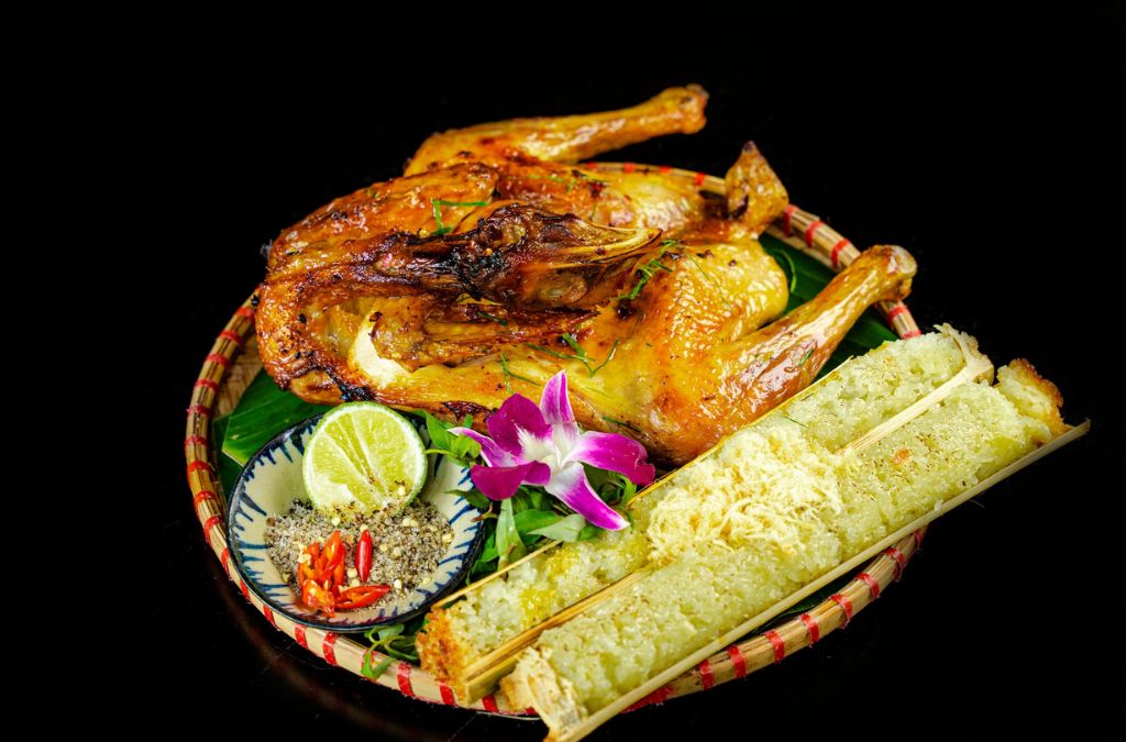 Gà nướng cơm lam đặc sản Tây Nguyên tại Đà Lạt 