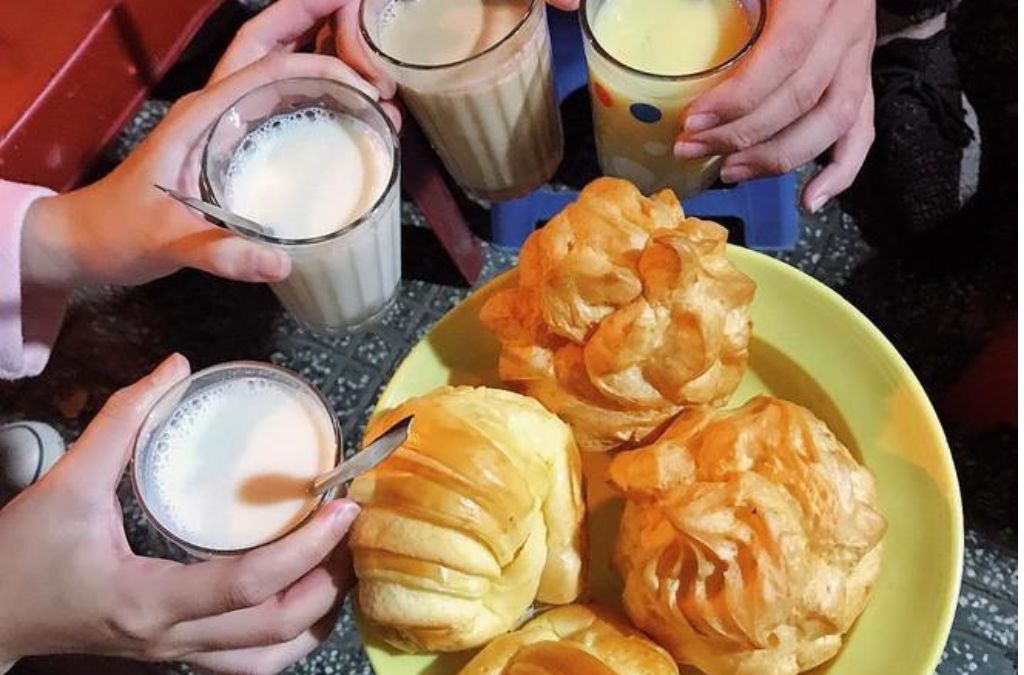 Ly sữa đậu nành nóng tại Đà Lạt