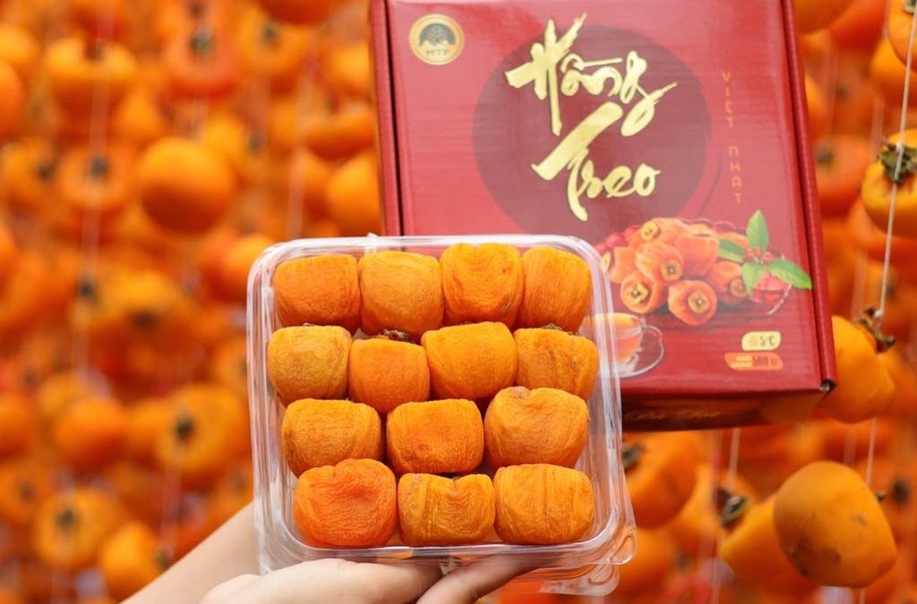 Hồng treo gió Đà Lạt phơi tự nhiên