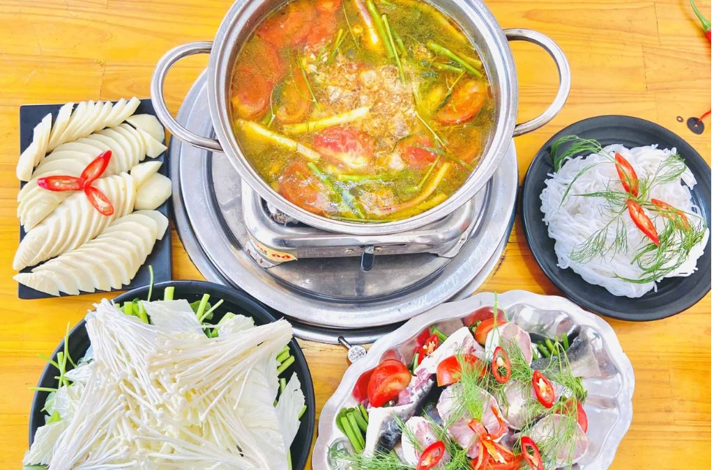Lẩu cá tầm nóng hổi tại nhà hàng Đà Lạt 