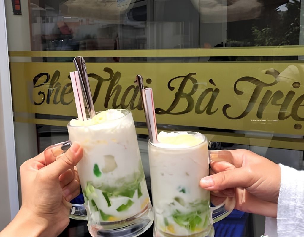 Chè Thái Bà Triệu với sầu riêng, mít, thạch và nước cốt dừa