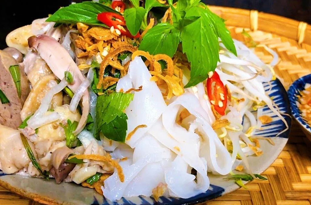 Bánh ướt lòng gà Đà Lạt kèm trứng non