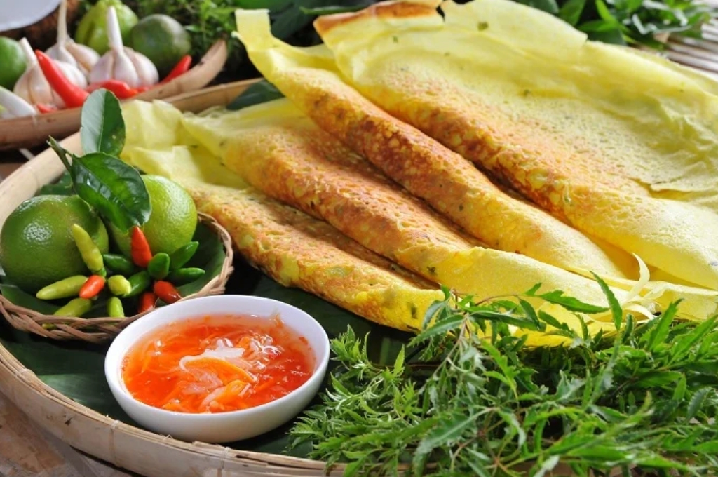 Bánh xèo Đà Nẵng có kích thước nhỏ gọn, phần vỏ dày