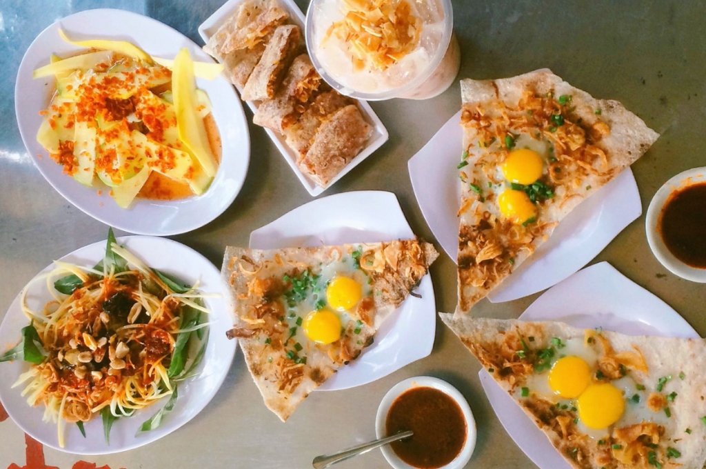 Bánh tráng kẹp được ví như pizza của giới trẻ Đà Nẵng