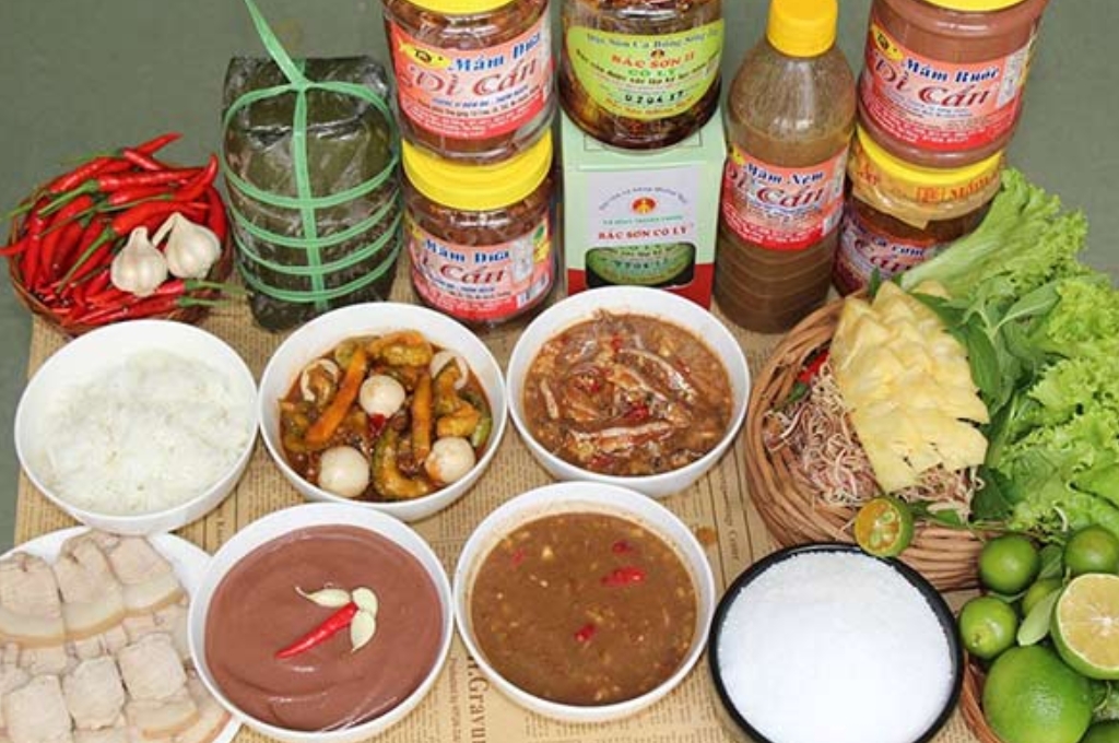 Mắm nêm đậm vị, thơm đặc trưng, thường dùng làm nước chấm hoặc gia vị